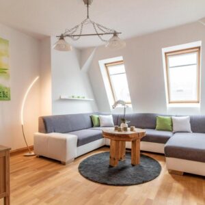 ab sofort, Sonderpreis: sehr schöne, voll möblierte 2-Zi DG-Whg, Luxus- EBK, Balkon