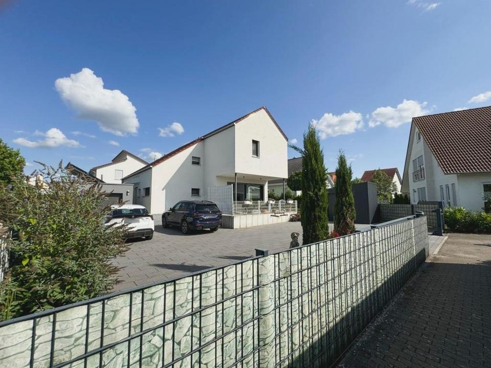 Traumhaftes Einfamilienhaus mit individueller Architektur in Kirrlach! – Bild 32