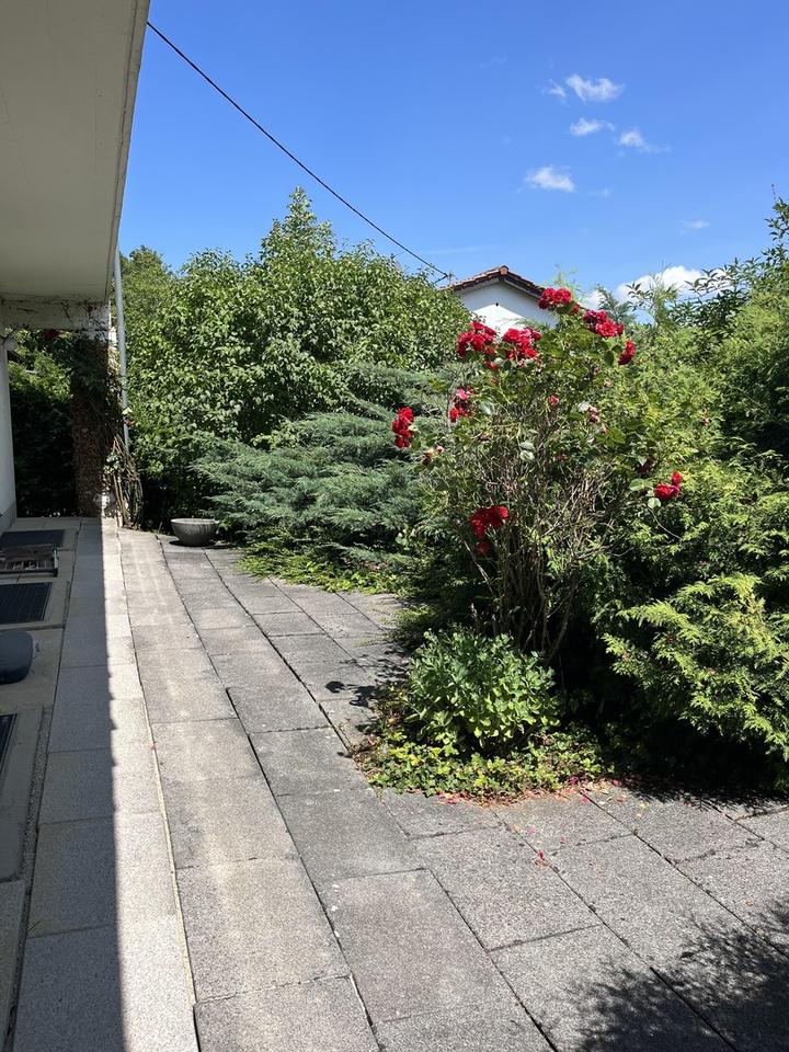 Attraktives 9-Zimmer-Ein - Zweifamilienhaus in Eningen mit unverbaubaren Blick auf die Alb – Bild 12