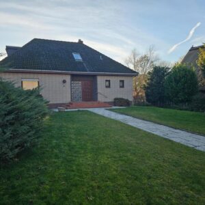 Provisionsfrei: Ostseenahes EFH/ZFH mit 212 m2, 1.347 m2 eigenem Grundstück & 4 Garagen