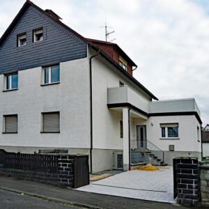 Top renovierte helle Vier-Zimmer-Wohnung