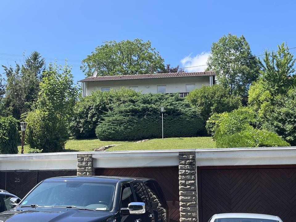 Attraktives 9-Zimmer-Ein - Zweifamilienhaus in Eningen mit unverbaubaren Blick auf die Alb – Bild 13