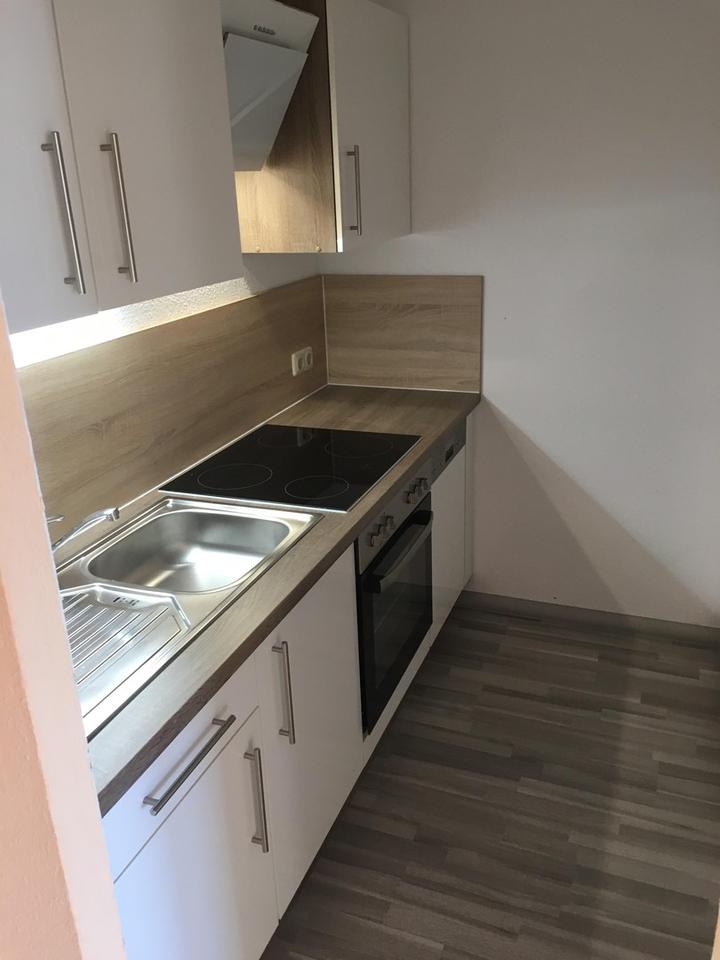 3-Raum-Wohnung mit Balkon und Einbauküche in Lößnitz – Bild 4