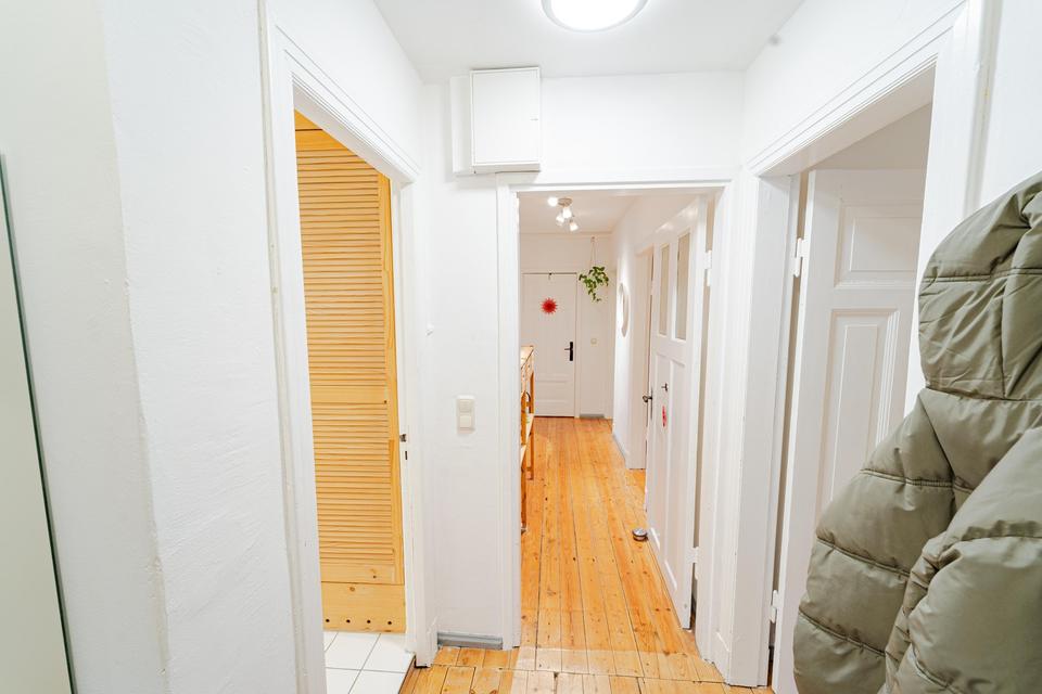 Boho-Refugium, renoviert und mit neuer EBK – Dachgeschosswohnung im hanseatischen Stil – Bild 7