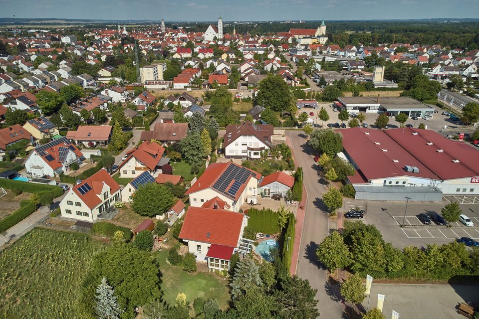 ATTRAKTIVES ANWESEN MIT WOHN- UND GEWERBEEINHEITEN IN LAUINGEN – Bild 37