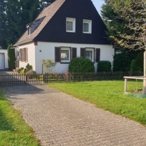 Einfamilienhaus mit Potenzial auf sonnigem Traumgrundstück mit Südwestlage