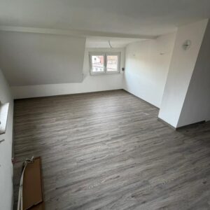 Erstbezug nach Sanierung - 4,5-Zimmer-Wohnung mit Balkon, Gartenanteil, 2 Stellplätzen