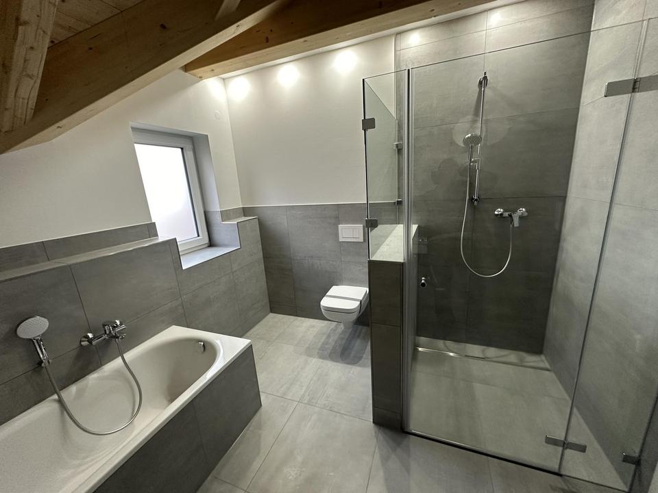 Wow !! 3 Familienhaus + Lift+ Garagen +Keller+Stellplätze – Bild 6