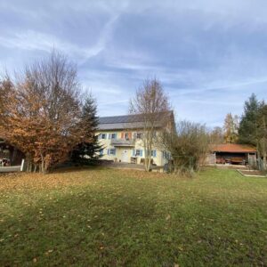 Traumhaftes Anwesen mit riesigem Grundstück für Selbstversorger,  in Neufraunhofen