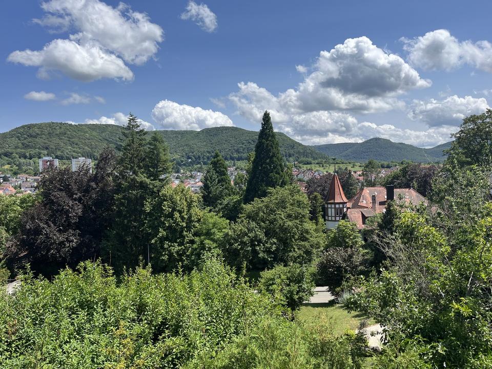 Attraktives 9-Zimmer-Ein - Zweifamilienhaus in Eningen mit unverbaubaren Blick auf die Alb – Bild 8