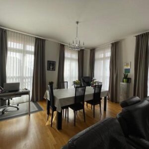 Moderne 3 Zimmer Wohnung mit Loggia, Stellplatz, Fußbodenheizung, Gäste WC, Klimaanlage