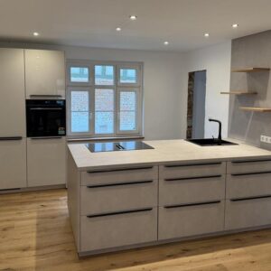 Einfamilienhaus mit Scheune, Erstbezug nach Komplettsanierung, Wärmepumpe mit FBH, 4 Zimmer, 2 Bäder