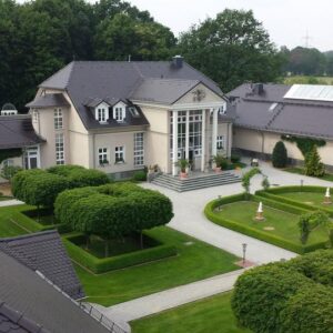 Einmaliges Zwei-Familienhaus mit Wellness- und Gewerbebereich