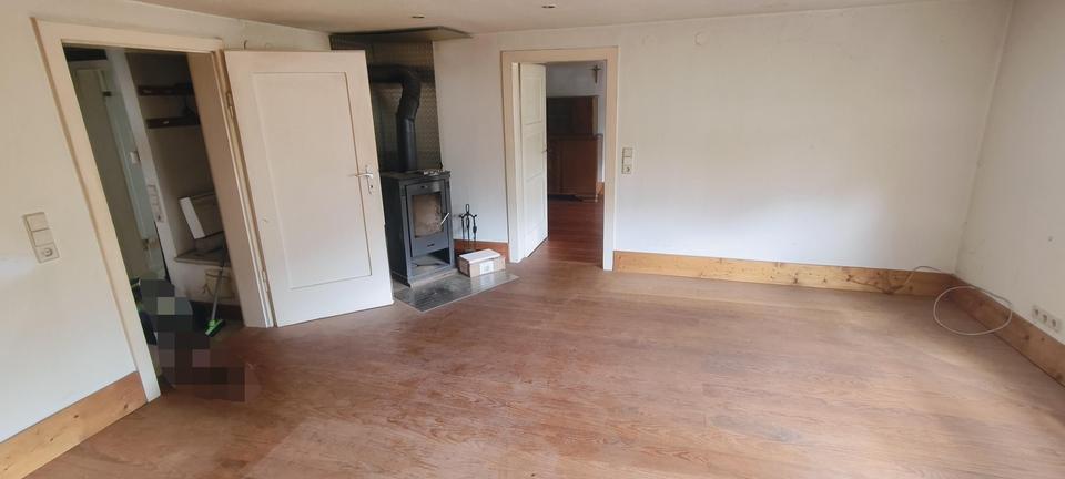 Denkmalgeschütztes 2-FH mit Garten, 1 Nebengebäude, 2 Nachbargrundstücke – Bild 5