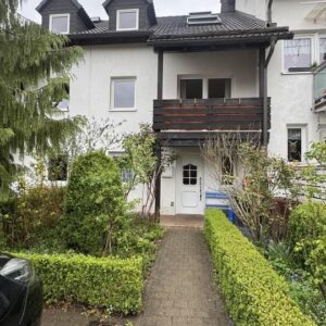 Charmantes Reihenhaus mit Garten in 08280 Aue + Garagen