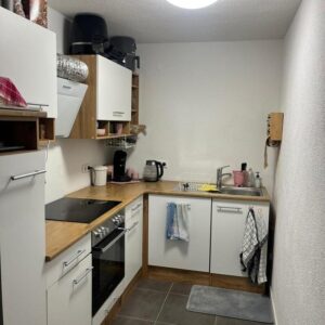 schön geschnittene Zwei-Zimmer-Wohnung inklusive Einbauküche