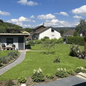 Modernes Zweifamilienhaus in idyllischer Lage – Nähe Honberg-Rücken