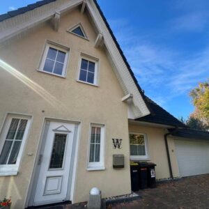 Freistehendes Einfamilienhaus mit Doppelgarage  in ruhiger Lage