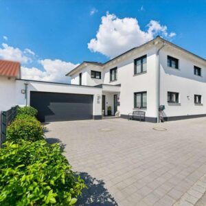 A+ Stadtvilla mit Einliegerwohnung, PV, Wellnessbad mit Sauna & Outdoor-Jacuzzi – Privatverkauf