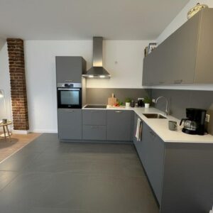 Exklusive 3-Zimmer Altbau-Wohnung mit Dachloggia – kernsaniert 2025