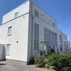 Doppelhaushälfte mit luxuriöser Innenausstattung, vollmöbiliert, bezugsfertig.