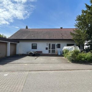 Einfamilienhaus mit massiver Doppelgarage