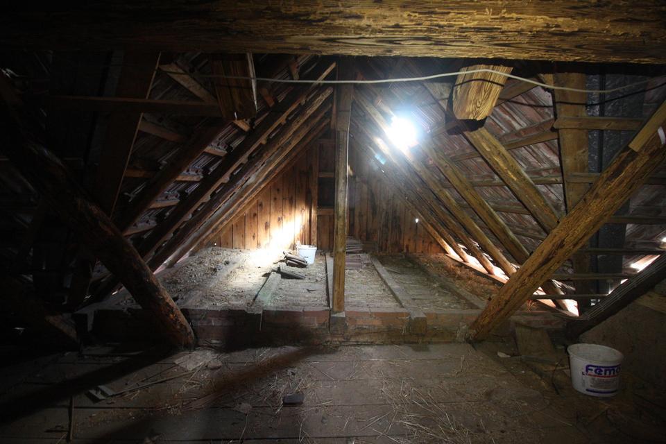 Denkmalgeschütztes 2-FH mit Garten, 1 Nebengebäude, 2 Nachbargrundstücke – Bild 9