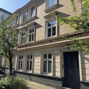 Juwel im Grindel /ruhig /saniert / barrierefrei /EG & eig. Terrasse & gr GGarten /Rotherbaum