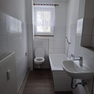 2-Raum-Whg., Bad mit Fenster, Badewanne incl. Dusche, neu renoviert / auch für ALG/BüGe mögl.