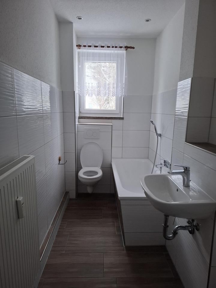 2-Raum-Whg., Bad mit Fenster, Badewanne incl. Dusche, neu renoviert / auch für ALG/BüGe mögl.