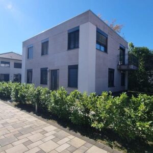 Traumhafte Bauhausvilla in absoluter Ruhe mit eigenem Garten