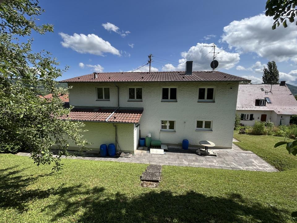 Attraktives 9-Zimmer-Ein - Zweifamilienhaus in Eningen mit unverbaubaren Blick auf die Alb – Bild 10