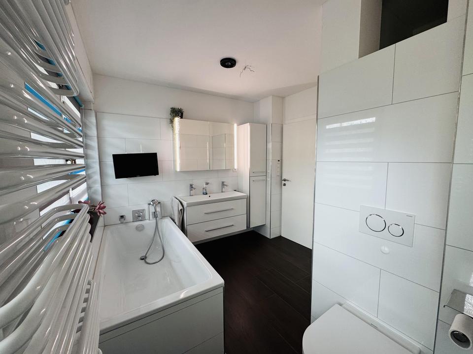 100% bezugsfrei! Mehrgenerationen Haus. Freistehend, Provisionsfrei. EFH mit ELW – Bild 11