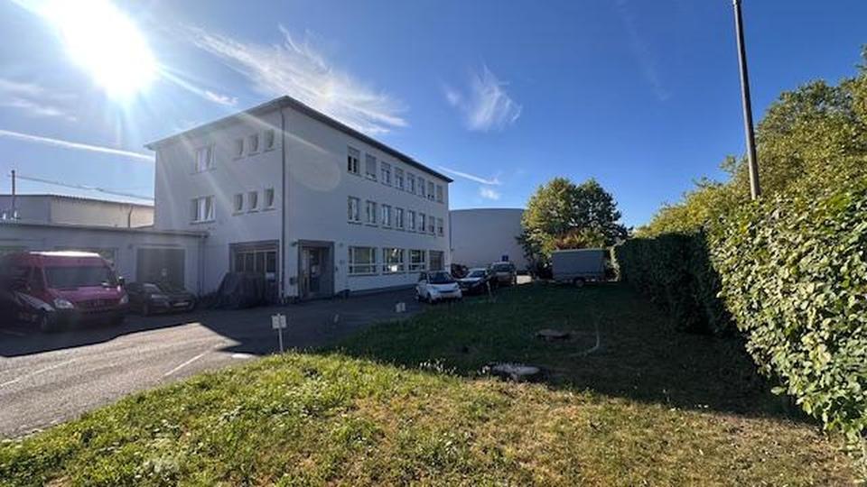 Beste Lage Leinfelden - kleine Einheit / Büro 196 m2 (evtl. teilbar 80 -120 m2)