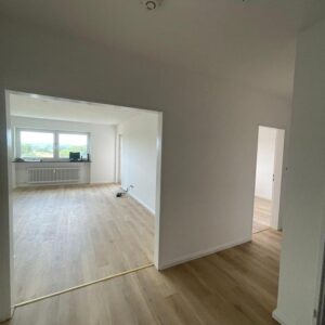 Freie Zimmer in 4er WG in einer 4 1/2 Zimmer Wohnung im 6. Stock