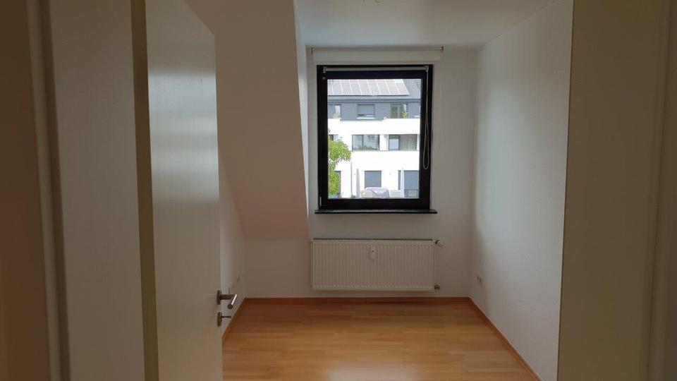 Ruhige 4-Zimmer-Maisonette Whg in 2-Fam. Haus, Dreieich-Sprendlingen, Balkon, Klima – Bild 8