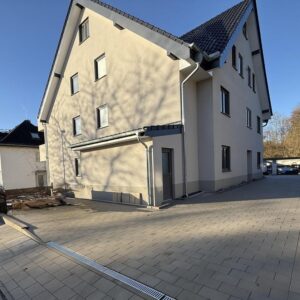 Neubau 2026: 2-Zimmer-DG-Wohnung mit Balkon | KfW40 | Pauschalmiete