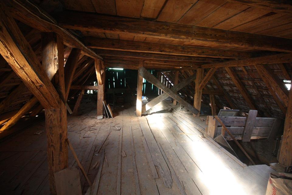 Denkmalgeschütztes 2-FH mit Garten, 1 Nebengebäude, 2 Nachbargrundstücke – Bild 8