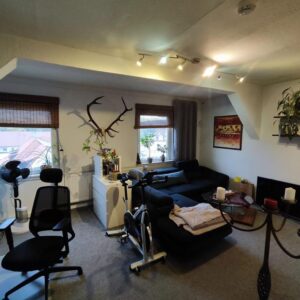 Sie brauchen Platz-schöne und preisgünstige 5- Raum-Wohnung-im Herzen der Stadt