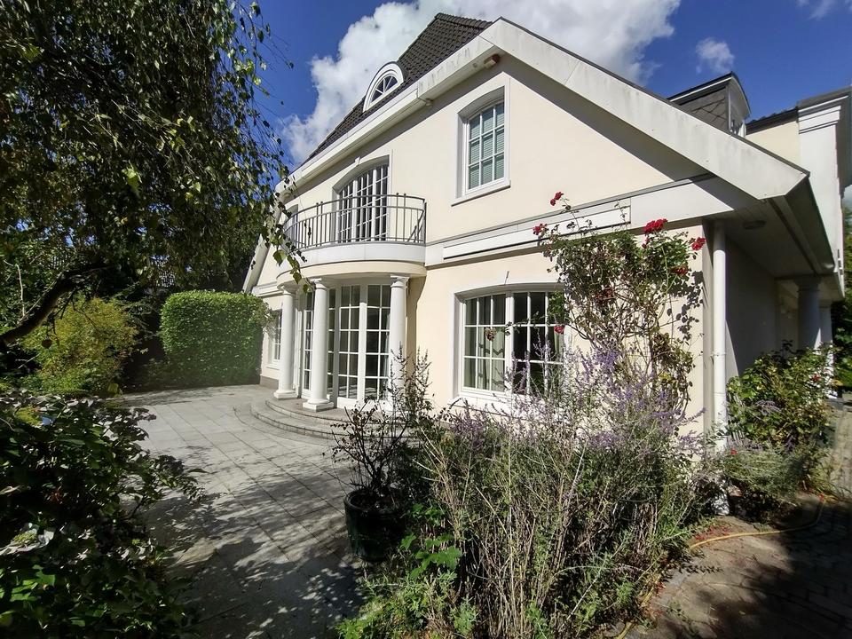 Von Privat: Herrschaftliche Villa am Ende einer elbnahen Sackgasse in Othmarschen – Bild 3