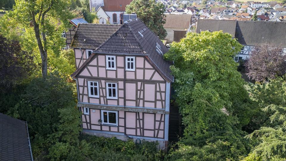 Charmantes großzügiges Fachwerkhaus, ein romantischer Garten und ein Hexenhaus, provisionsfrei – Bild 26