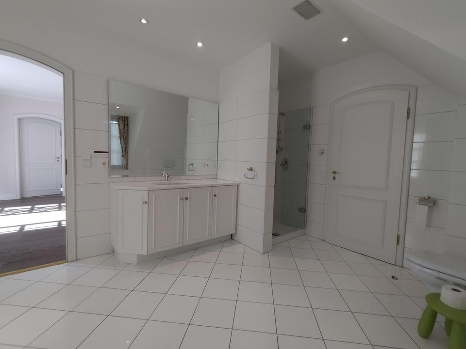 Von Privat: Herrschaftliche Villa am Ende einer elbnahen Sackgasse in Othmarschen – Bild 30