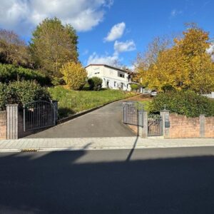 Kernsaniertes Zweifamilienhaus (DHH) mit großem Grundstück, Garage und Garten in Obernburg am Main