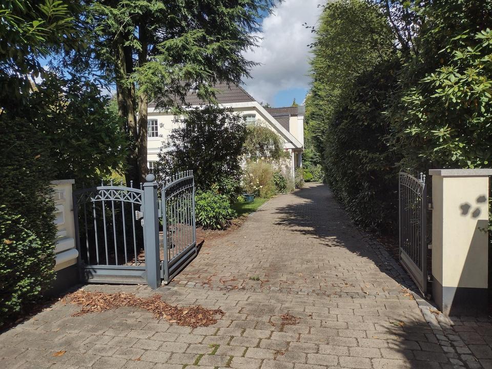 Von Privat: Herrschaftliche Villa am Ende einer elbnahen Sackgasse in Othmarschen – Bild 2