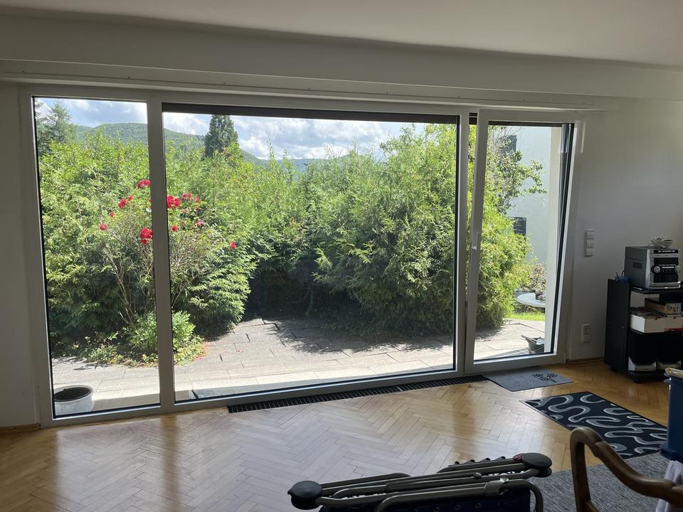 Attraktives 9-Zimmer-Ein - Zweifamilienhaus in Eningen mit unverbaubaren Blick auf die Alb – Bild 4