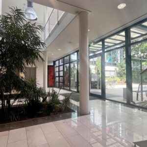 Modernes Büro mit Wärmepumpen