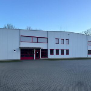 Lagerhalle / Produktionsfläche 2.700qm mit Büros und Freifläche 4.000qm