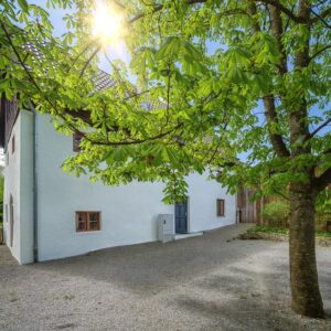Ehemalige Wassermühle in malerischer Berglandschaft