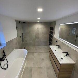 Hochwertige 3-Zimmer-Souterrain-Wohnung mit Terrasse, Garten und 2 Stellplätzen