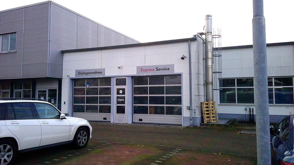 Autohaus - Showroom Werkstatt Waschstraße Aufbereitung Büro – Bild 12